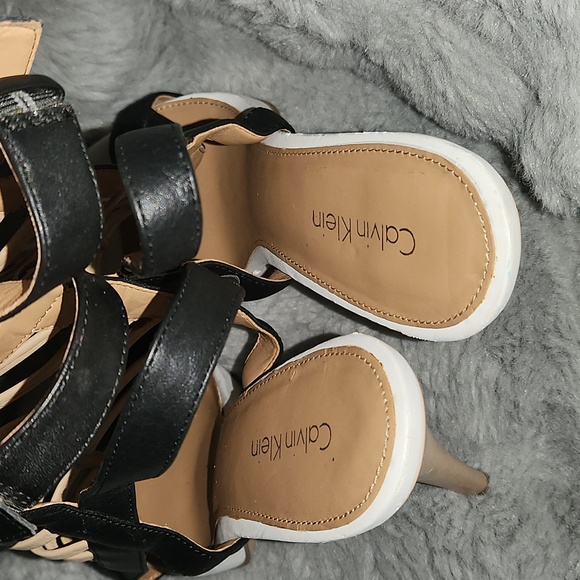 Calvin Klein (Nalo) S.10 Tan -White- Black Leather  Heels - Picture 6 of 12